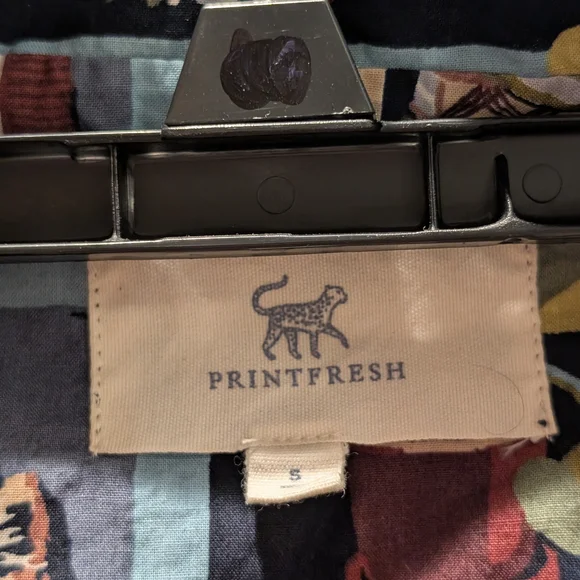 Printfresh Beige Label with Navy Logo on Patterned Fabric - Picture 4 of 6